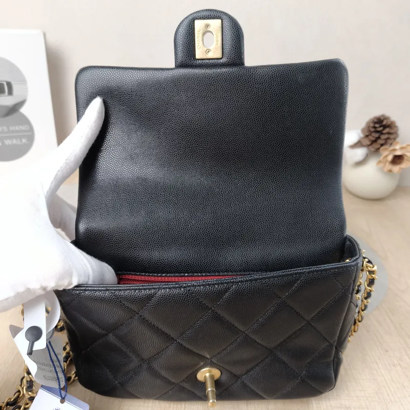 Chanel Crossbody Bag22a Black Grained Calfskin One Size20 × 6 × 15 cm — detail view 7 of 16