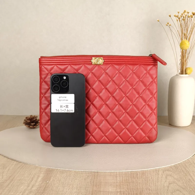 Chanel Clutch Clutch Red Lambskin One Size 27*20 22 — cover view 4 of 5