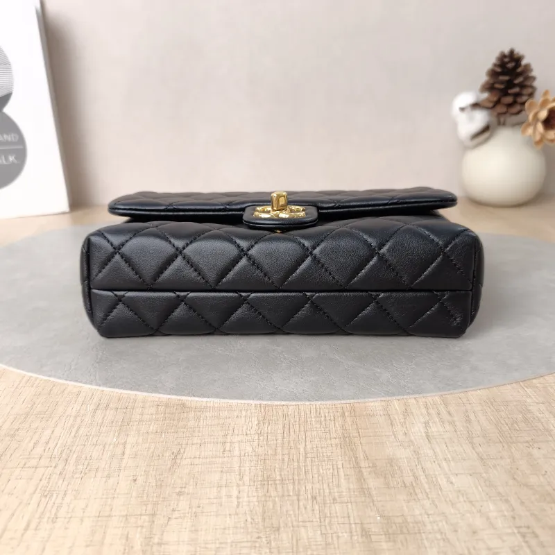 Chanel Crossbody Bag24b Crossbody Bag Black Lambskin One Size20 × 5 × 14 cm — cover view 4 of 6