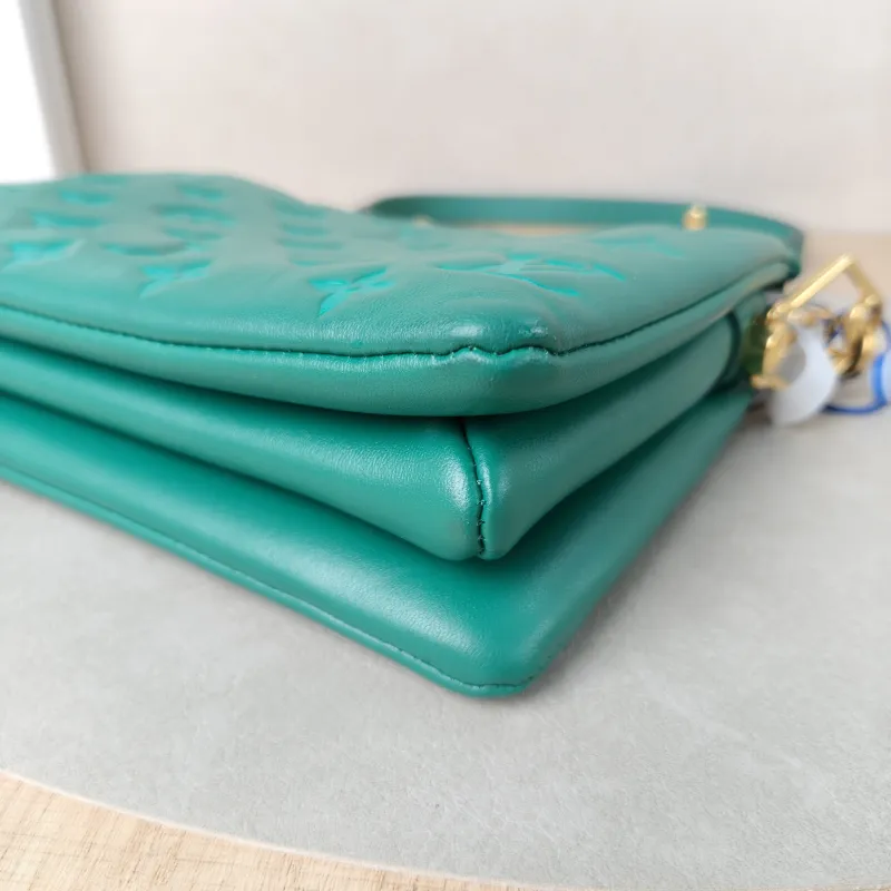 Louis Vuitton Crossbody Bag Coussin BB Green Lambskin BB21 × 7 × 16 cm — detail view 2 of 12