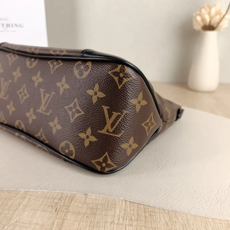 Louis Vuitton Crossbody Bag Boulogne PVC Small 26 × 9.5 × 16 cm — detail view 5 of 11