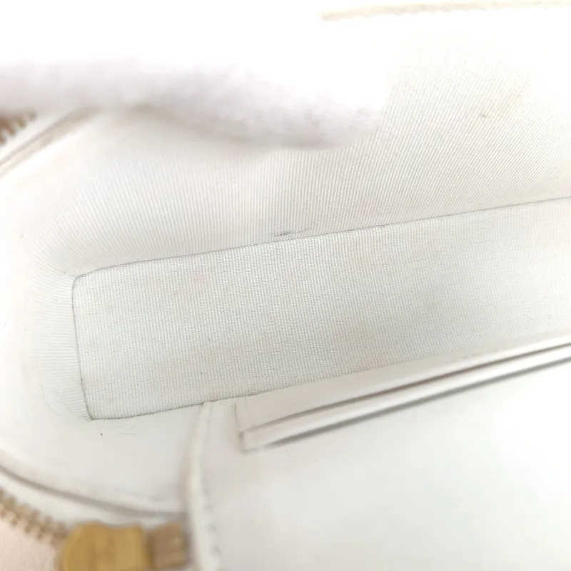 Chanel Crossbody Bag26c lp Vanity Case Bag White Calfskin One Size19.5 × 5 × 17 cm — detail view 11 of 13