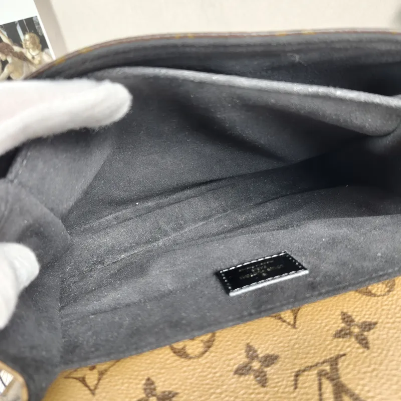 Louis Vuitton Crossbody Bag Pochette Métis Monogram Colorblock PVC Medium 25 × 7 × 19 cm — detail view 9 of 12