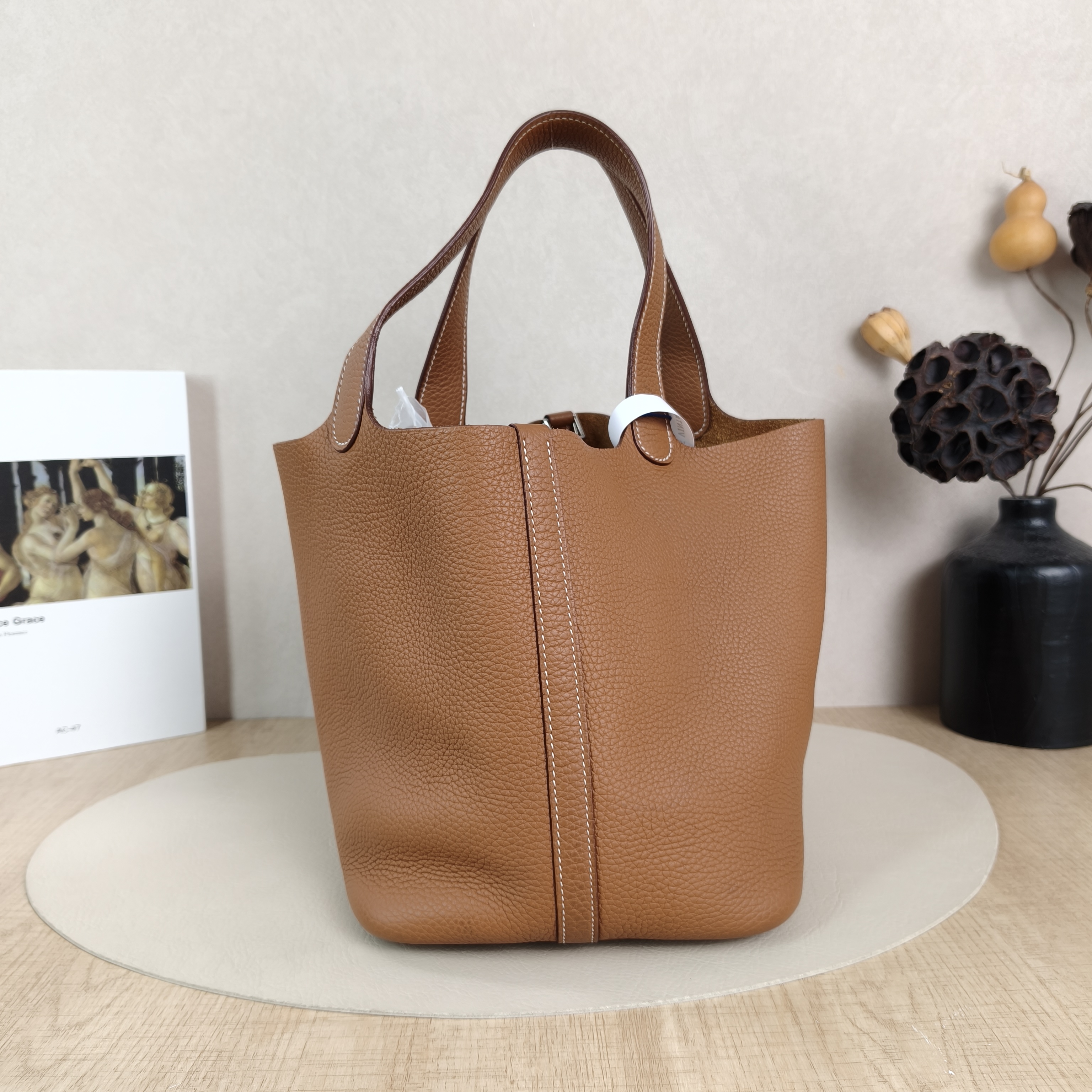 Hermès Top Handle Bag Picotin Lock 22 22 Clemence Taurillon TC Calfskin Medium22 × 18 × 21 cm — cover view 3 of 5