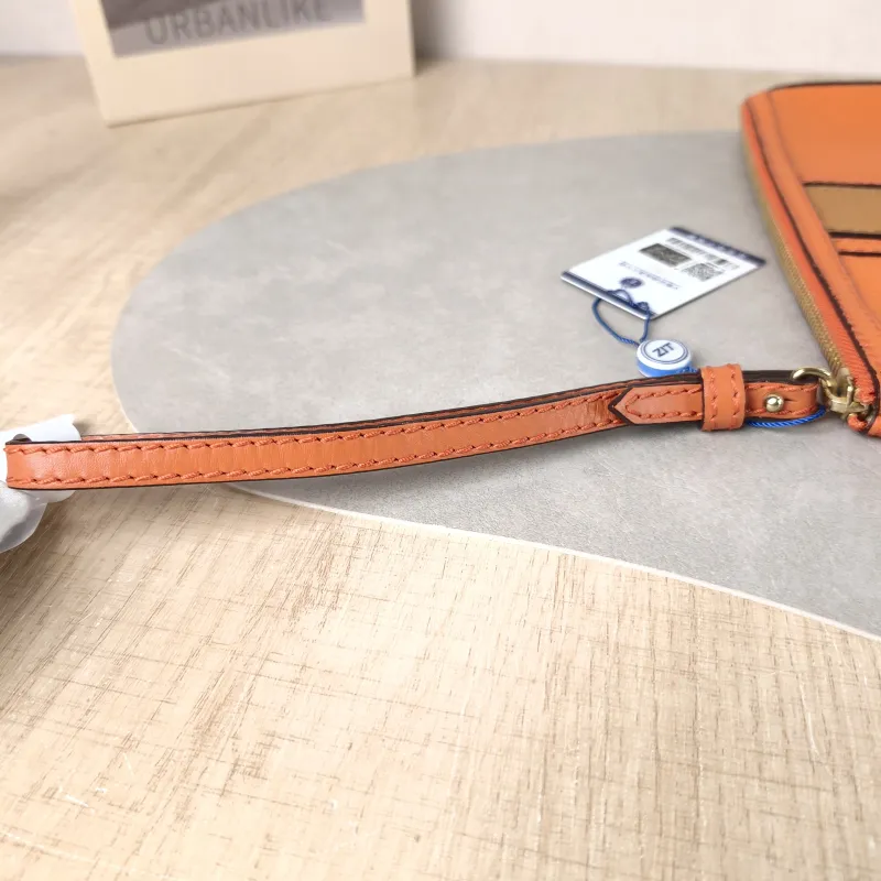 BURBERRY Clutch Clutch Calfskin One Size 24*17 — detail view 5 of 8