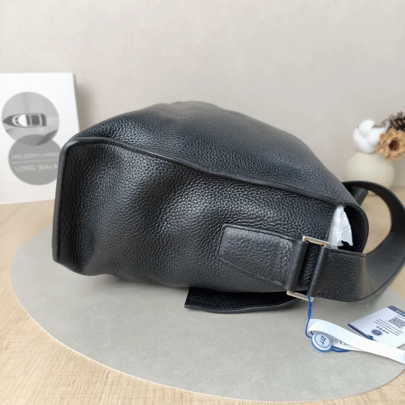 Hermès Shoulder Bag Alfred Messenger Bag Shoulder Bag Black TC Calfskin One Size 35 × 13 × 25 cm P — detail view 10 of 13