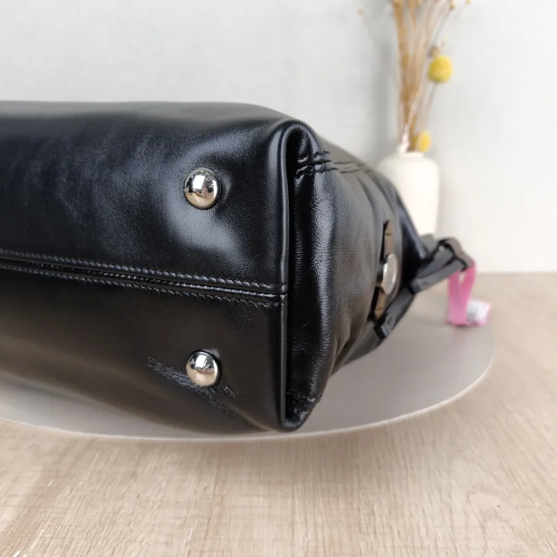 Louis Vuitton Shoulder Bag Off Duty Vibe Chain Bag Black SL ambskin Medium 33 × 11.5 × 24 cm — detail view 7 of 11