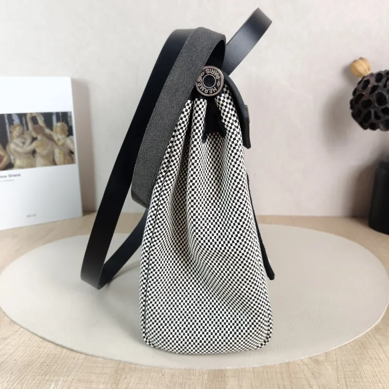Hermès Crossbody Bag Herbag 31 Black · White Canvas Medium 30.5 × 11 × 25.5 cm u — detail view 6 of 14