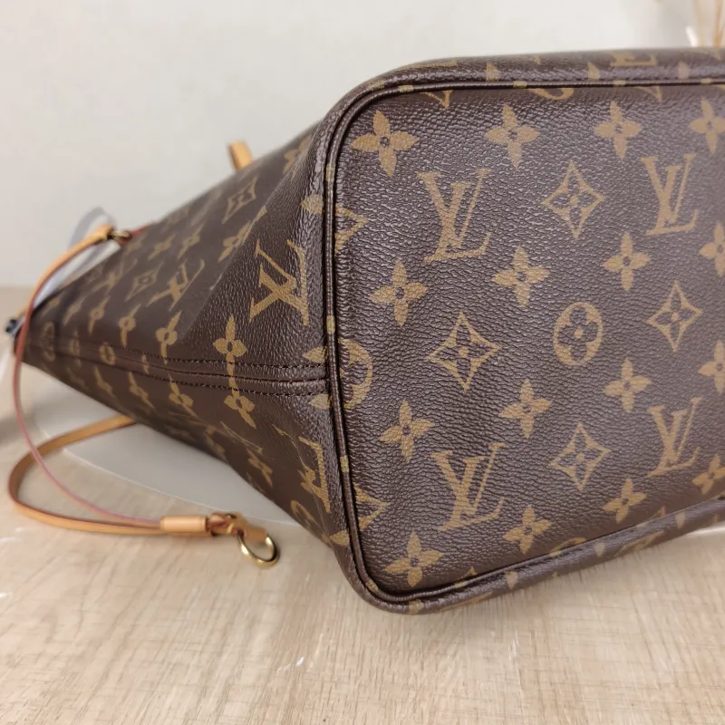 Louis Vuitton Shoulder Bag Neverfull Monogram PVC Medium 31 × 14 × 28 cm — detail view 2 of 11