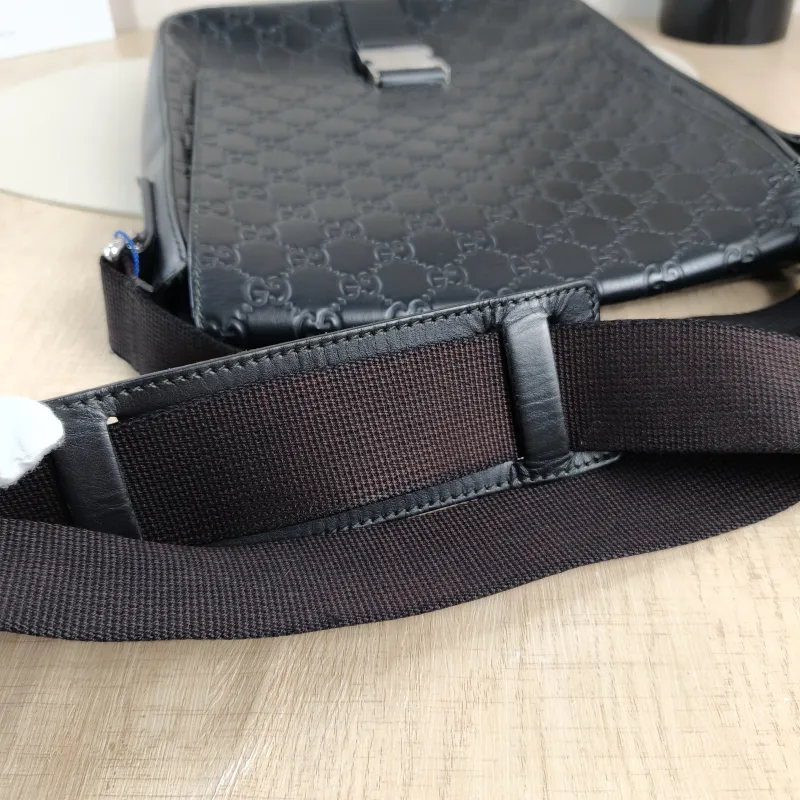 GUCCI Crossbody Bag Messenger Bag Crossbody Bag Black Calfskin One Size25 × 6 × 28 cm — detail view 1 of 13