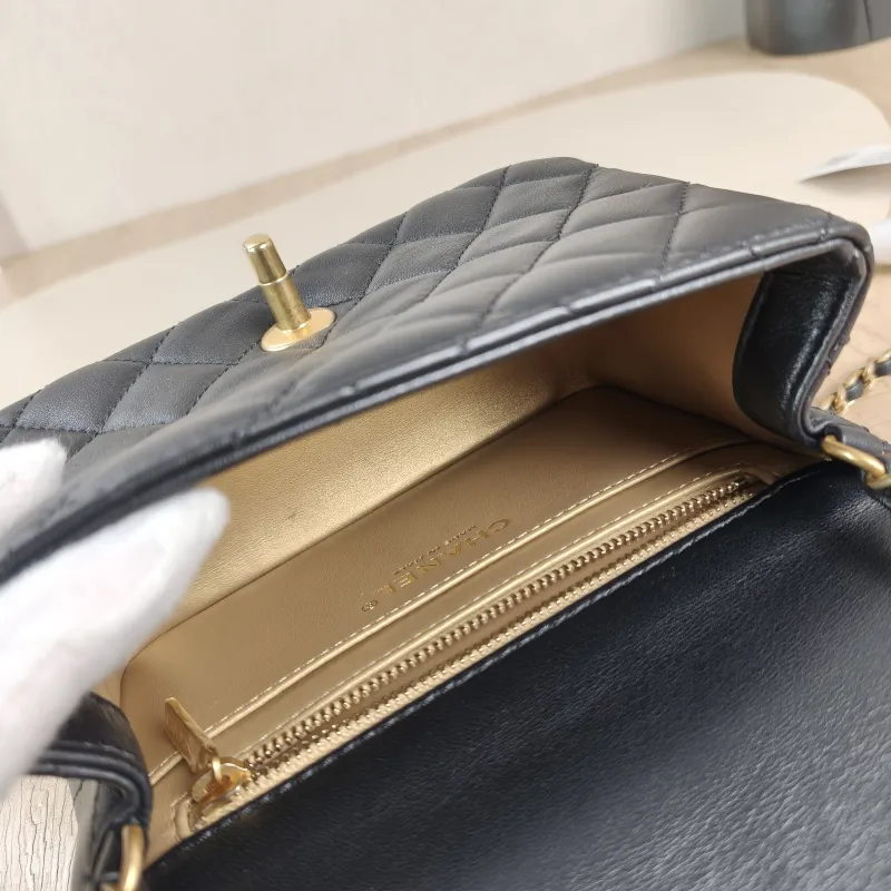 Chanel Crossbody Bag Black Lambskin One Size17 × 8 × 13.5 cm — detail view 11 of 13