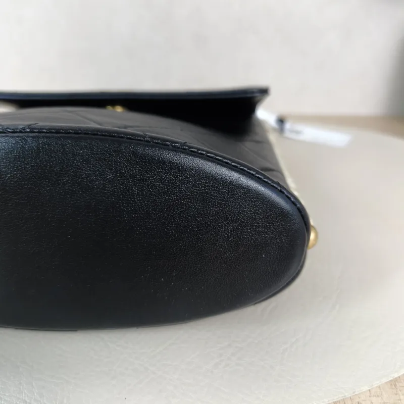 Chanel Crossbody Bag Pearl Crossbody Bag Black Calfskin One Size18.5 × 7.5 × 19 cm — detail view 6 of 11