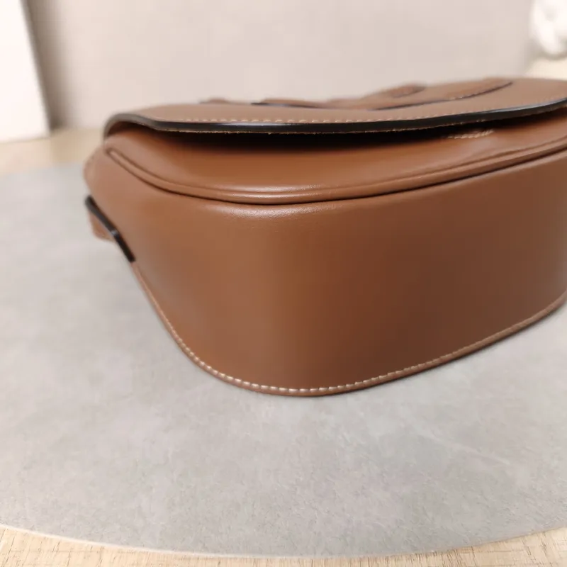 CELINE Crossbody Bag FOLCO TRIOMPHE Caramel Calfskin One Size18.5 × 7 × 15 cm — detail view 10 of 16