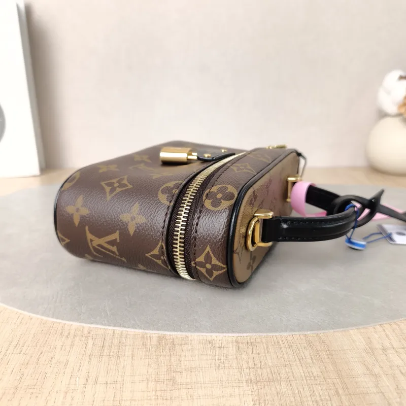 Louis Vuitton Shoulder Bag VANITY POUCH Cosmetic Bag Monogram PVC One Size19 × 6.5 × 11.5 cm — detail view 11 of 12