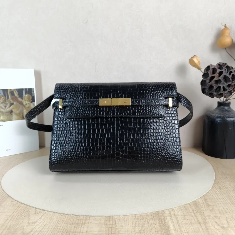 SAINT LAURENT Shoulder Bag MANHATTAN Black Calfskin Medium29 × 7.5 × 20 cm