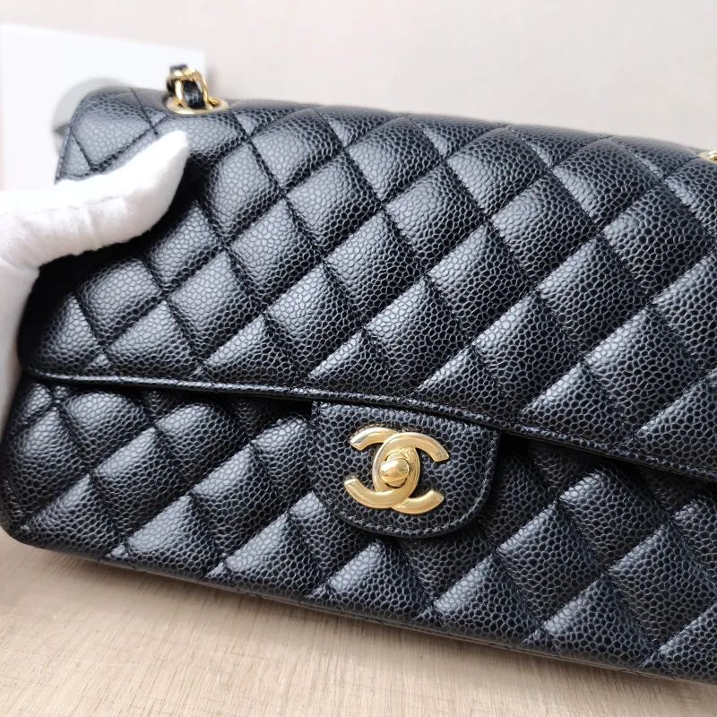 Chanel Crossbody Bag Classic Flap CF Black Grained Calfskin Medium 25.5 × 6.5 × 15.5 cm — detail view 2 of 14