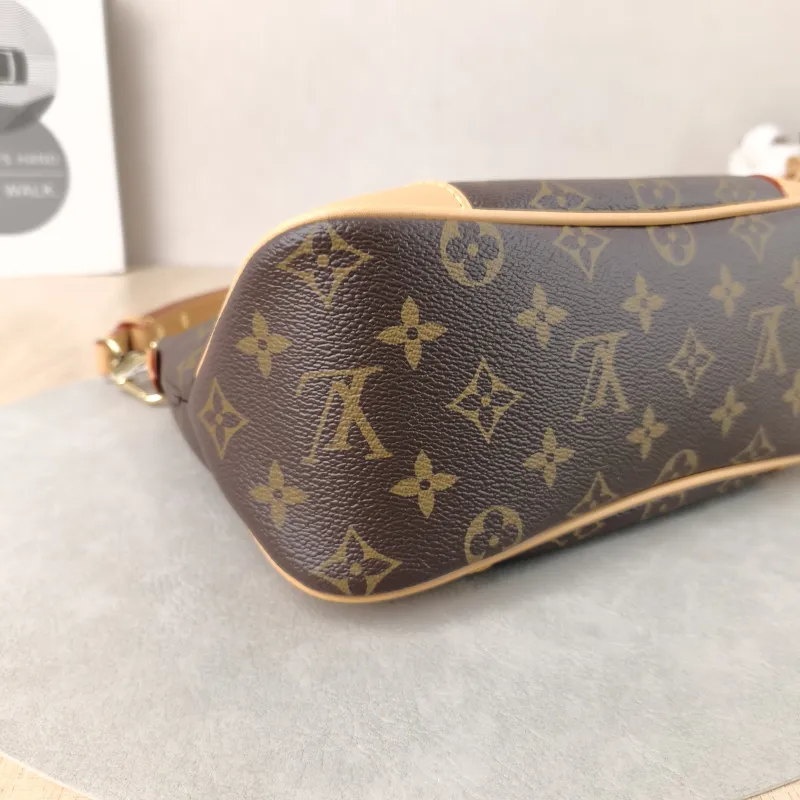 Louis Vuitton Crossbody Bag Boulogne PVC Small26 × 9.5 × 16 cm — detail view 7 of 13