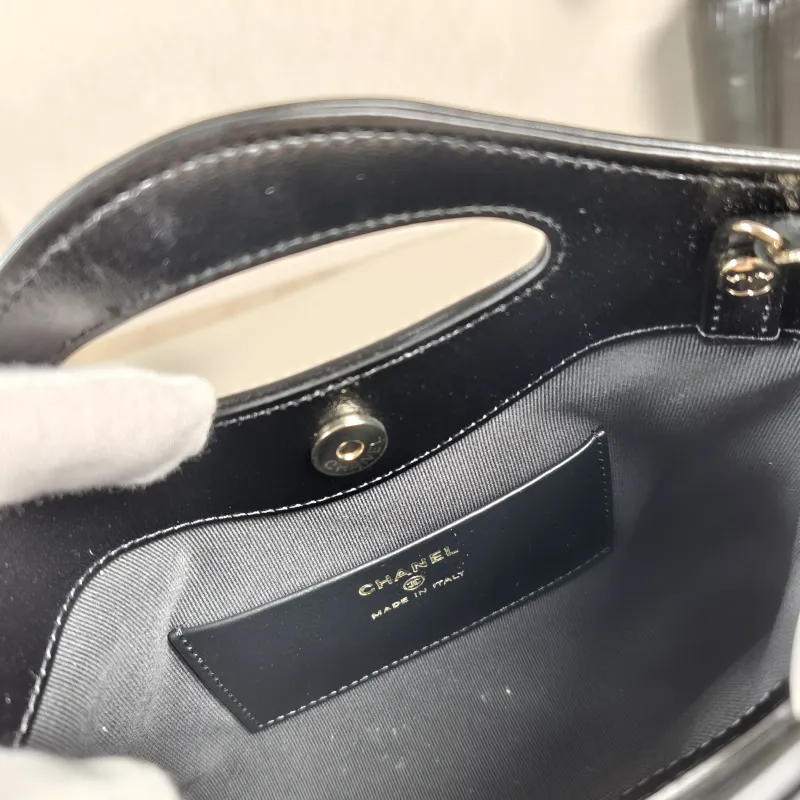 Chanel Shoulder Bag 31Bag Black Waxed Leather Calfskin nano 20.5 × 3.5 × 17 cm — detail view 4 of 10