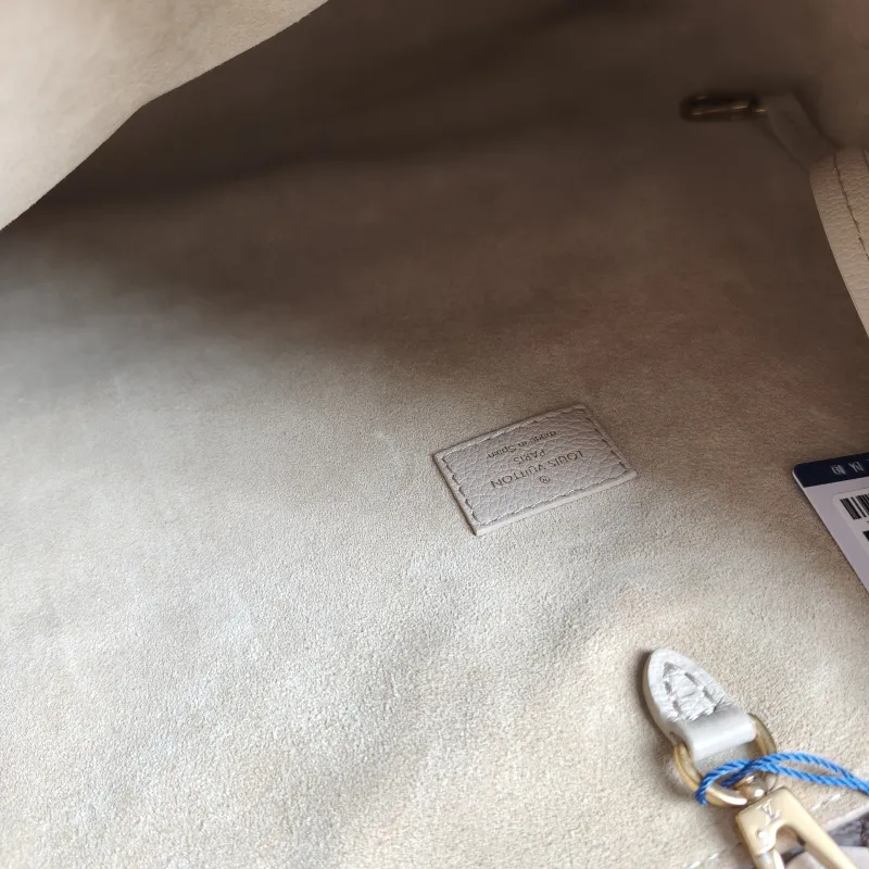 Louis Vuitton Shoulder Bag Low Key Hobo Shoulder Bag White Calfskin Medium 31 × 18 × 35 cm — detail view 4 of 12