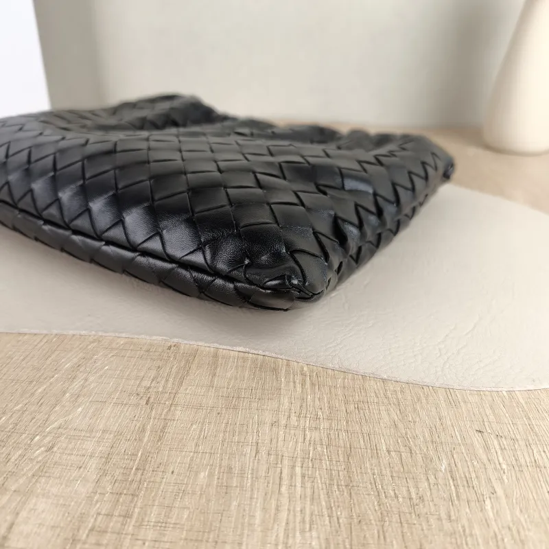 Bottega Veneta Shoulder Bag Dustbag Shoulder Bag Black Calfskin Medium 32 × 1 × 23 cm — detail view 5 of 10
