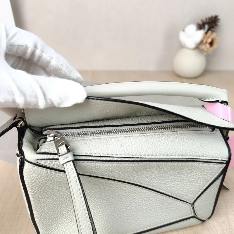 LOEWE Crossbody Bag Puzzle Green Calfskin Mini 18 × 8 × 12.5 cm — detail view 4 of 13