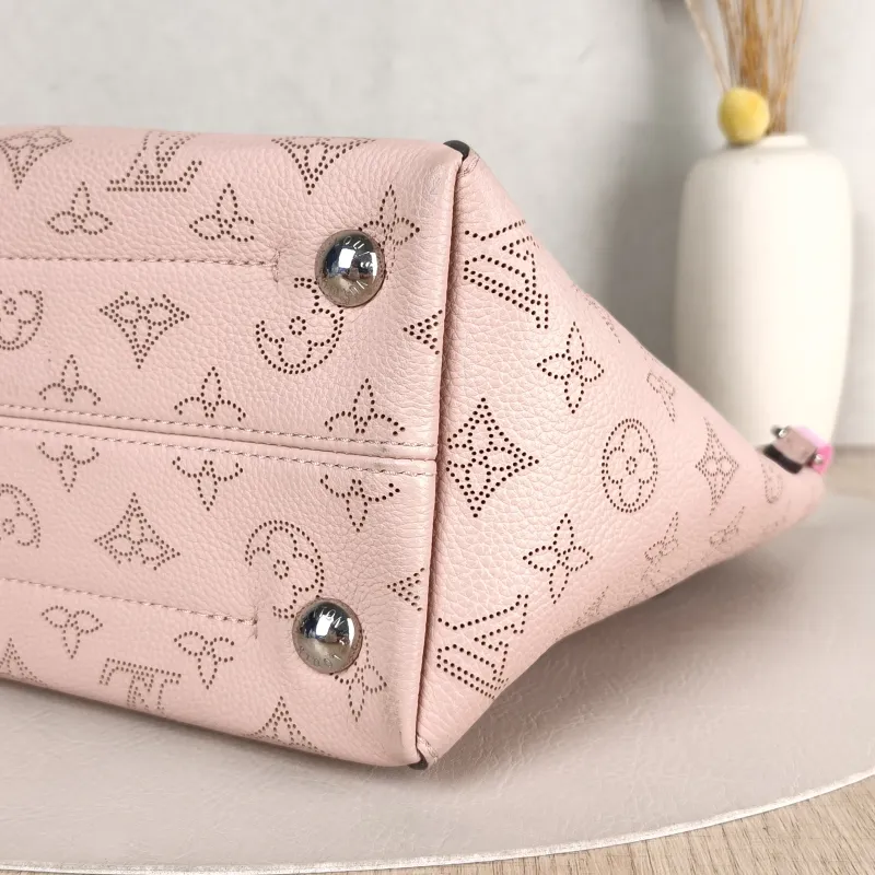 Louis Vuitton Shoulder Bag Hina Pink Calfskin Small 23 × 13 × 21 cm — detail view 7 of 13