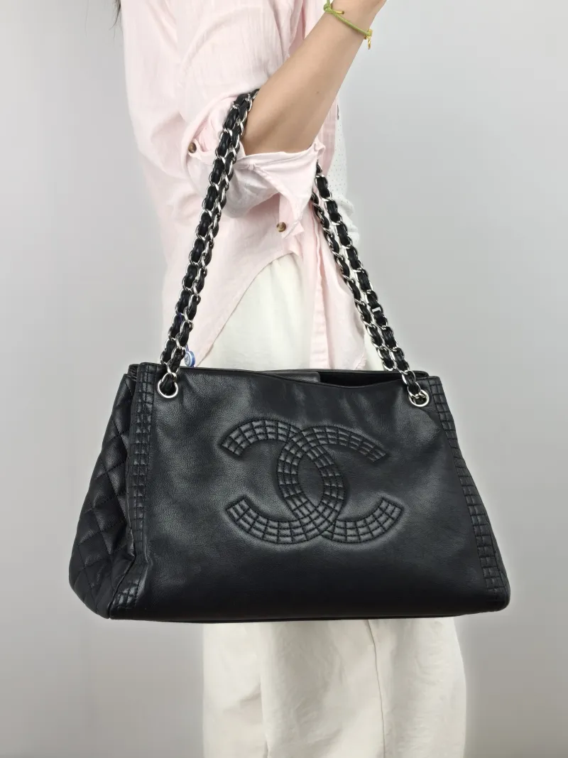 Chanel Shoulder Bag c tote Black Calfskin One Size 37 × 17 × 24 cm 16 — on-model view 1 of 3