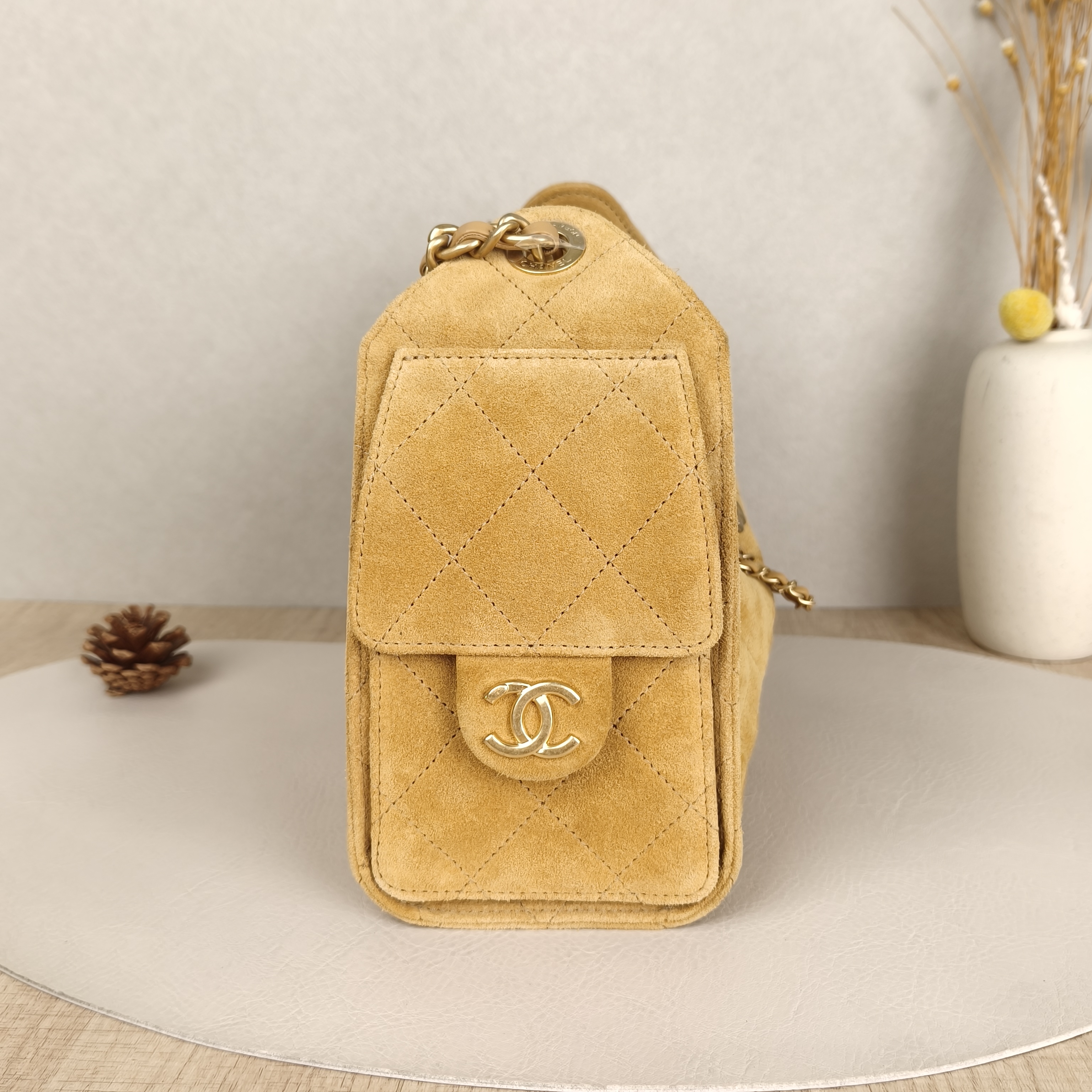 Chanel Crossbody Bag25Bag Yellow Suedemini22 × 12.5 × 20 cm — cover view 3 of 10