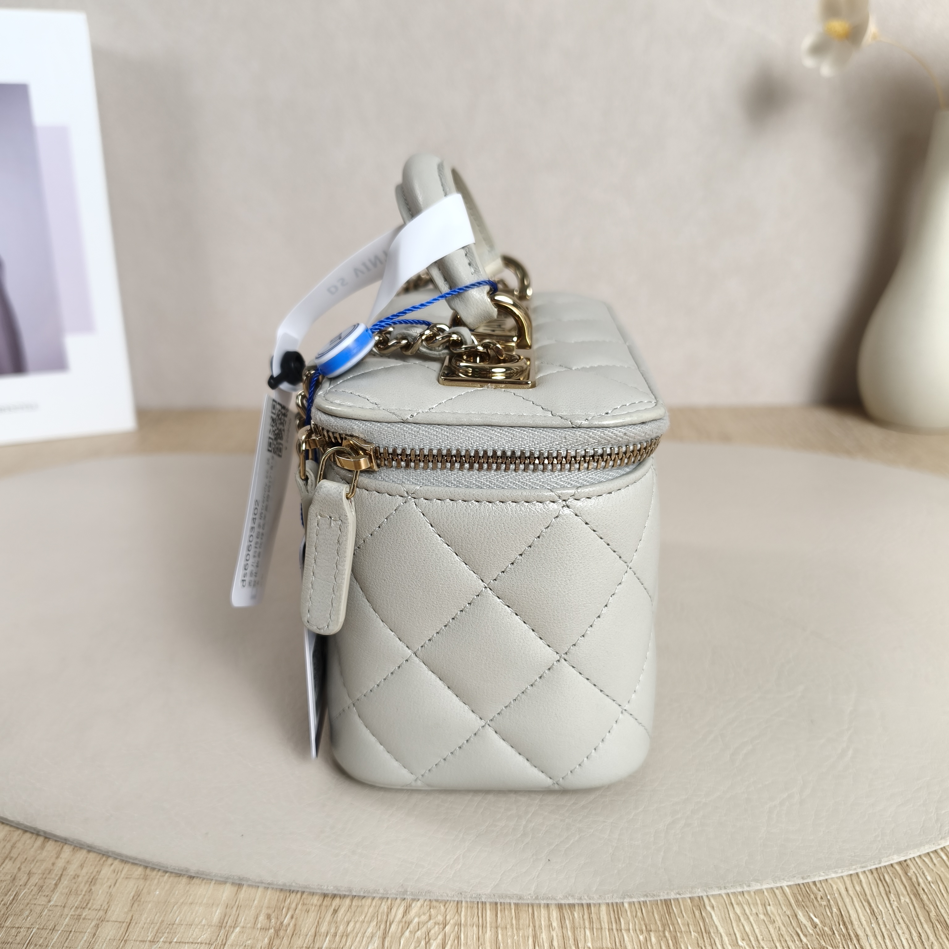 Chanel Crossbody Bag trendy cc Edition Green Lambskin One Size17 × 8 × 9.5 cm — cover view 3 of 12