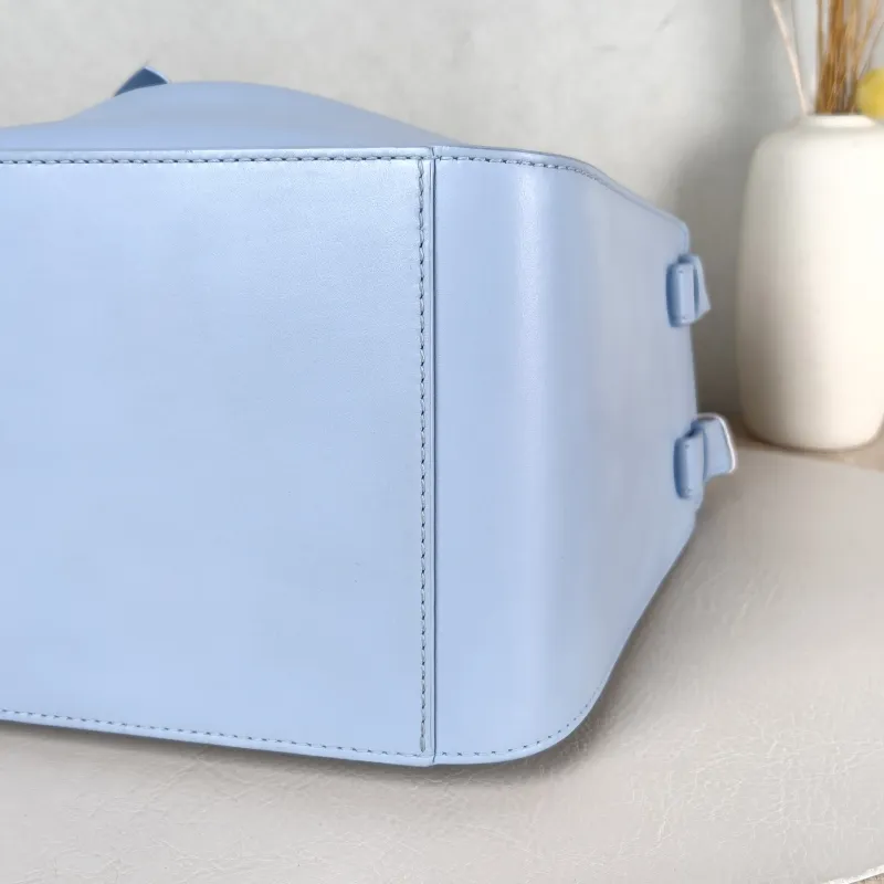 LOEWE Shoulder Bag Hammock Blue Calfskin Small 20 × 14.5 × 21 cm — detail view 3 of 9