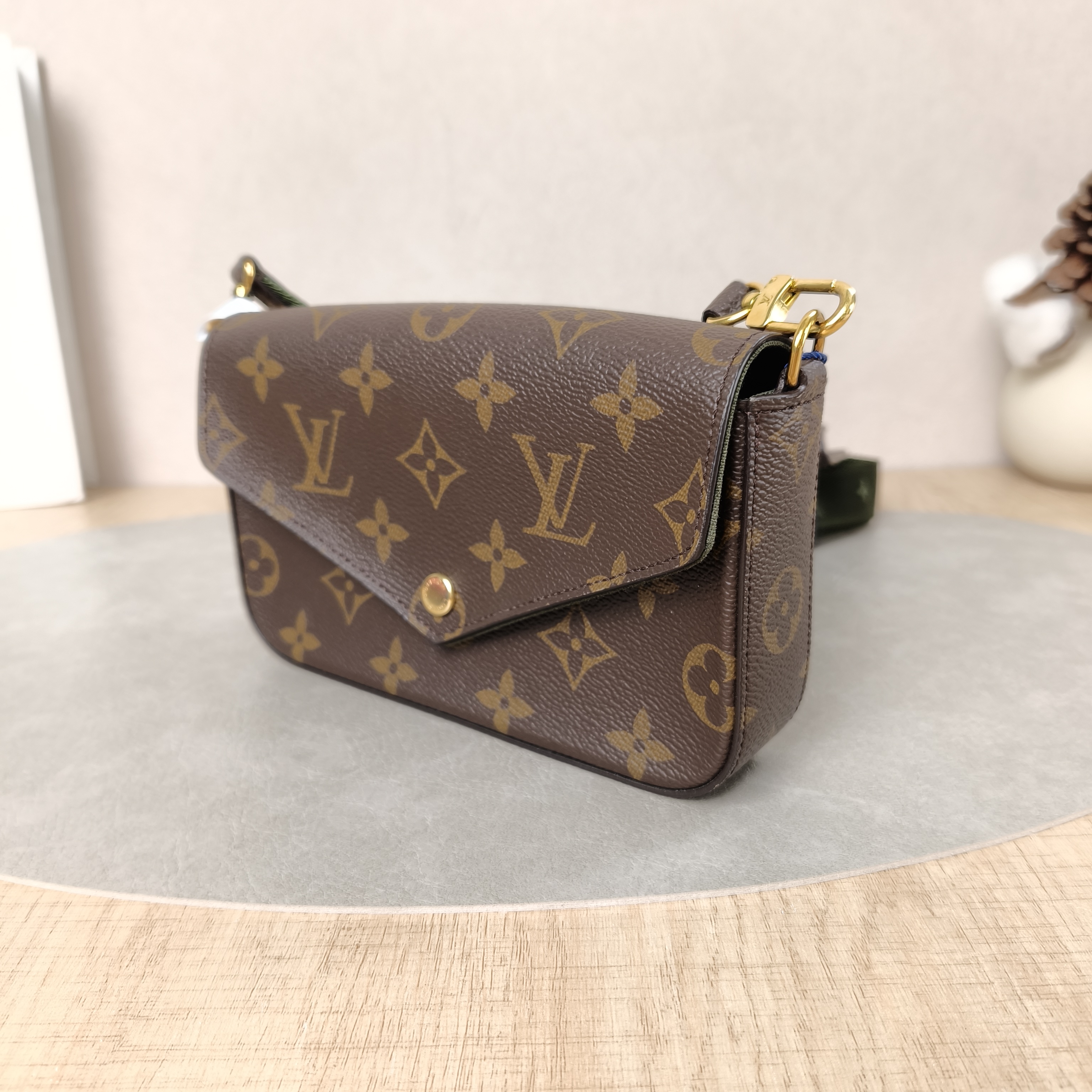 Louis Vuitton Crossbody Bag FÉLICIE STRAP & GO Monogram PVC Small17 × 3.5 × 9.6 cm — cover view 5 of 5