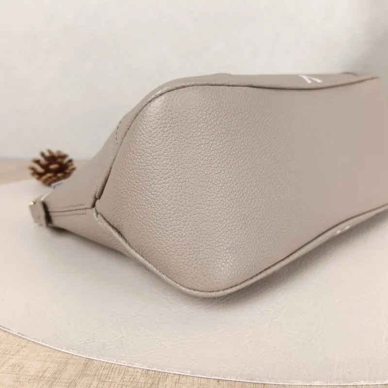 Louis Vuitton Crossbody Bag Boulogne Monogram Empreinte Embossed Calfskin Small 26 × 9.5 × 16 cm — detail view 3 of 11