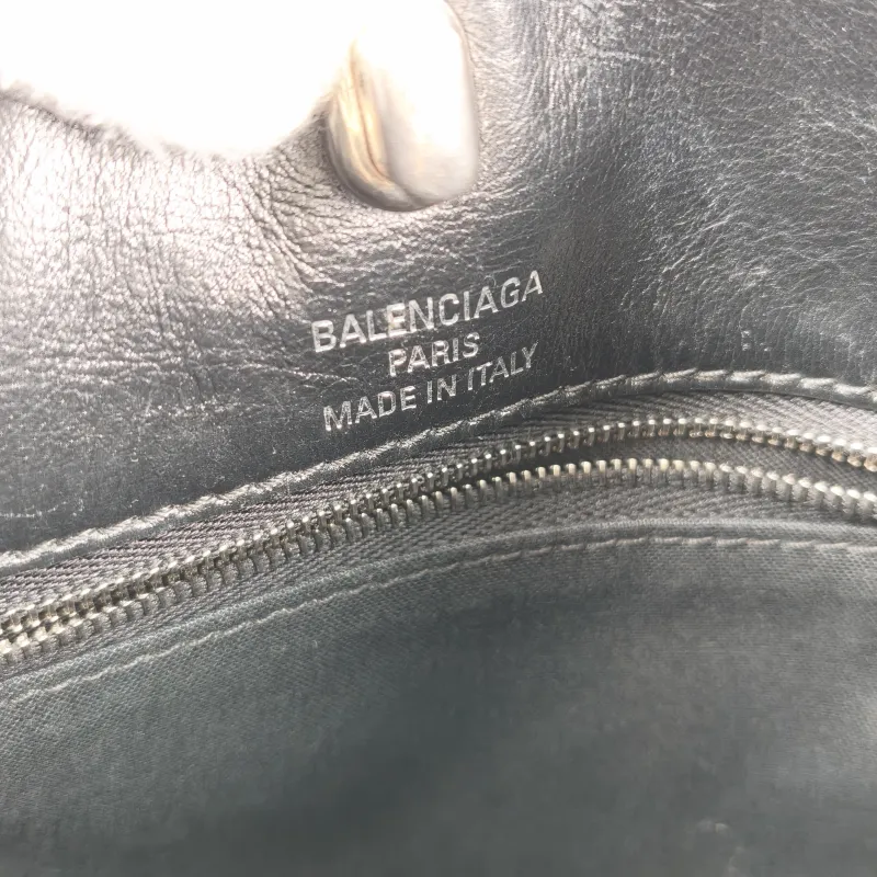 BALENCIAGA Crossbody Bag Crossbody Bag Black Calfskin 20 × 7 × 19 cm — detail view 2 of 12