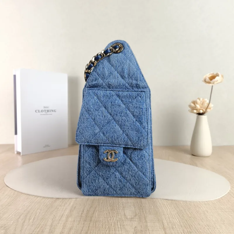 Chanel Shoulder Bag25Bag Blue Small26 × 14 × 30 cm — detail view 3 of 11