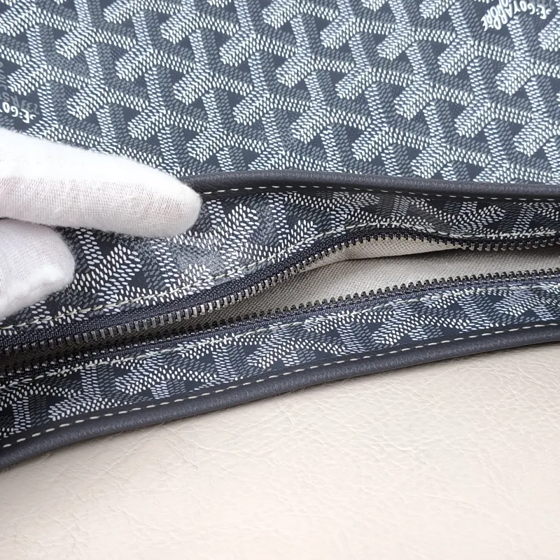 GOYARD Shoulder Bag Boheme Hobo​ Grey ine Canvas Small 43 × 14 × 27 cm — detail view 7 of 11