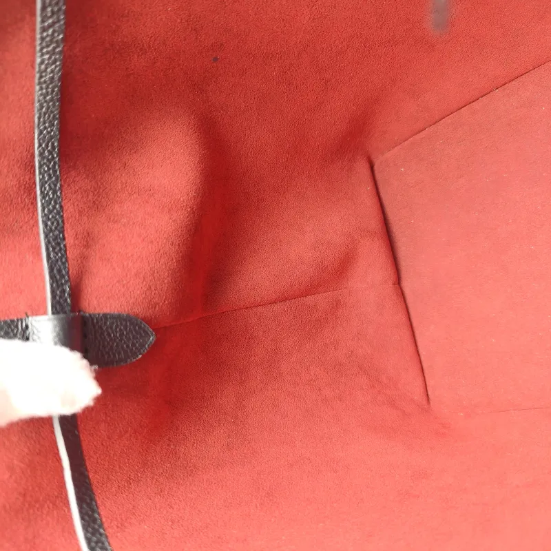 Louis Vuitton Shoulder Bag NÉONOÉ Bucket Bag Black · White Monogram Empreinte Embossed Calfskin Medium 26 × 17.5 × 26 cm — detail view 13 of 14