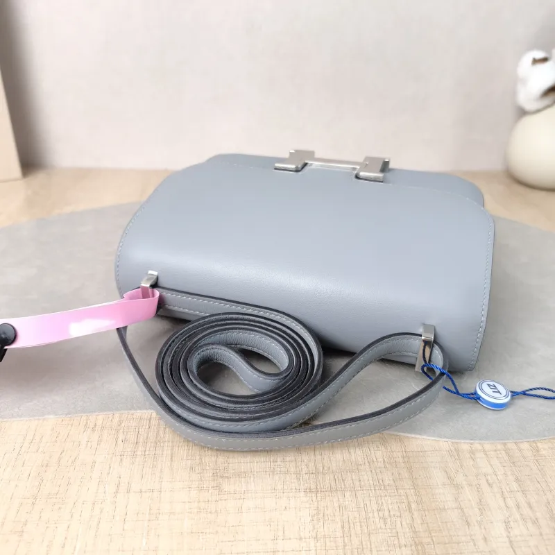 Hermès Crossbody Bag Constance 19 Silver-Tone Hardware Swift Calfskin Mini 19 × 4 × 15 cm K — detail view 11 of 13