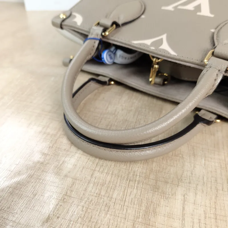 Louis Vuitton Shoulder Bag Onthego · White Monogram Empreinte Embossed Calfskin Small 25 × 11.5 × 19 cm — detail view 10 of 10