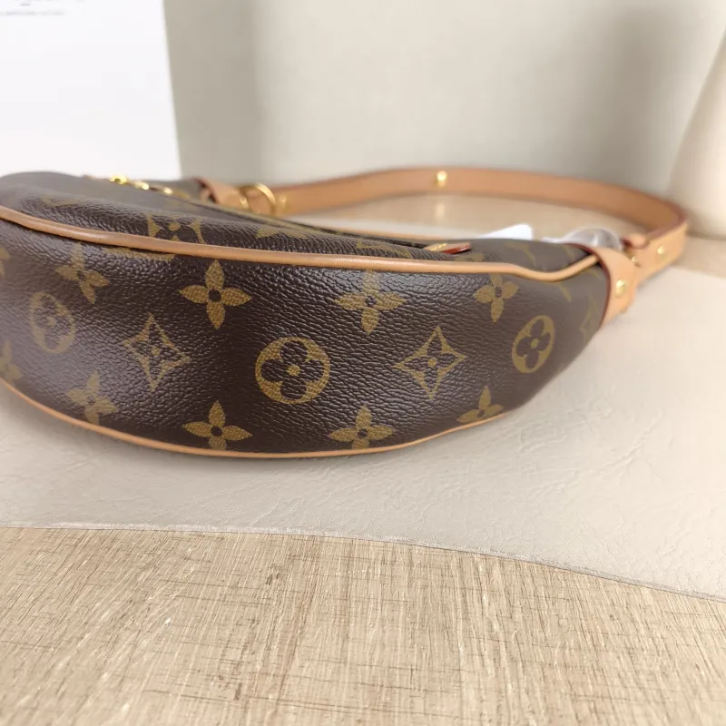 Louis Vuitton Crossbody Bag Loop Monogram PVC Small 23 × 6 × 13 cm — detail view 5 of 10