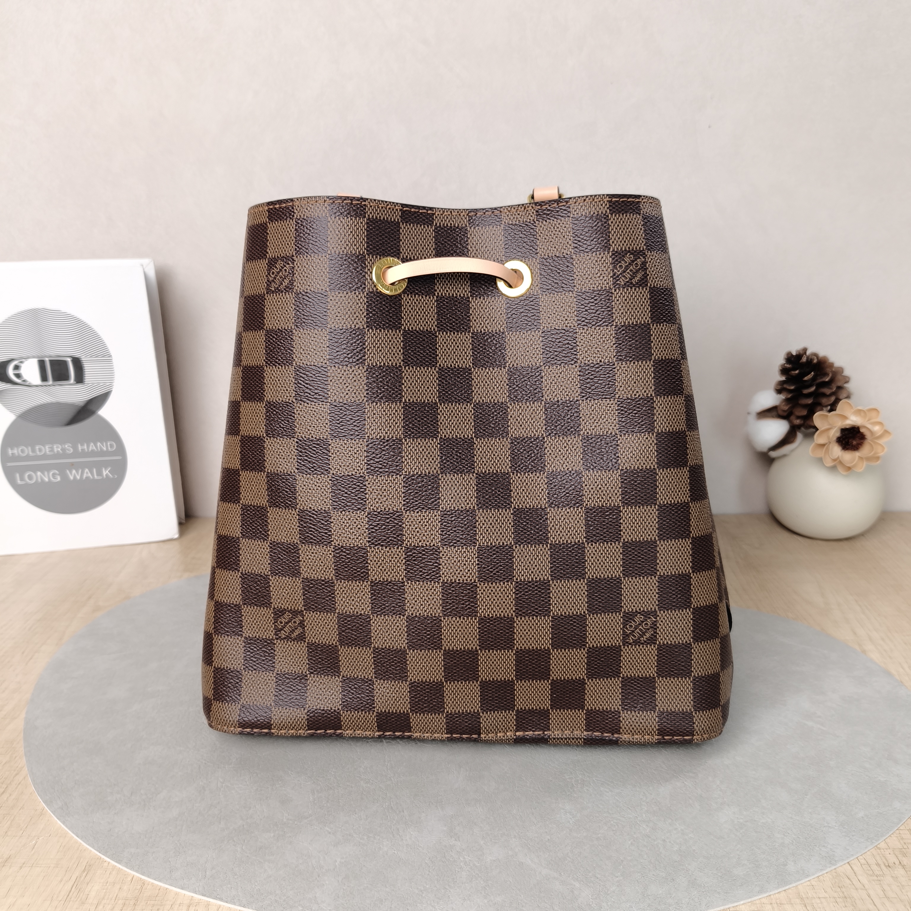 Louis Vuitton Shoulder Bag NÉONOÉ Bucket Bag · Pink PVC Medium26 × 17.5 × 26 cm — cover view 2 of 5
