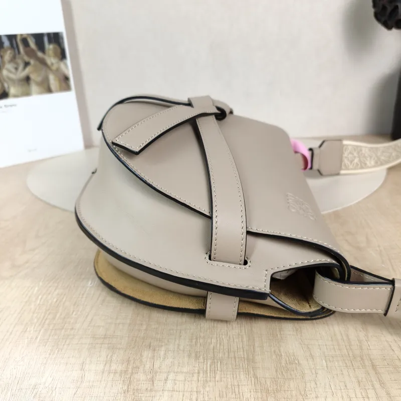 LOEWE Crossbody Bag Gate Calfskin Medium 25 × 11.5 × 19 cm — detail view 4 of 12