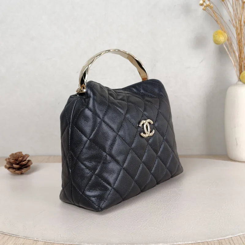 Chanel Crossbody Bag Crossbody Bag Black Calfskin One Size 18 × 7 × 13.5 cm — cover view 4 of 5