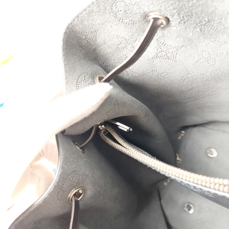 Louis Vuitton Shoulder Bag Muria Black Calfskin One Size26 × 14 × 26 cm — detail view 16 of 16