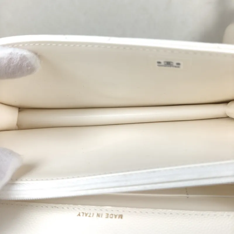 Chanel Crossbody Bag woc White Grained Calfskin 19.2 × 6 × 10.5 cm — detail view 9 of 13
