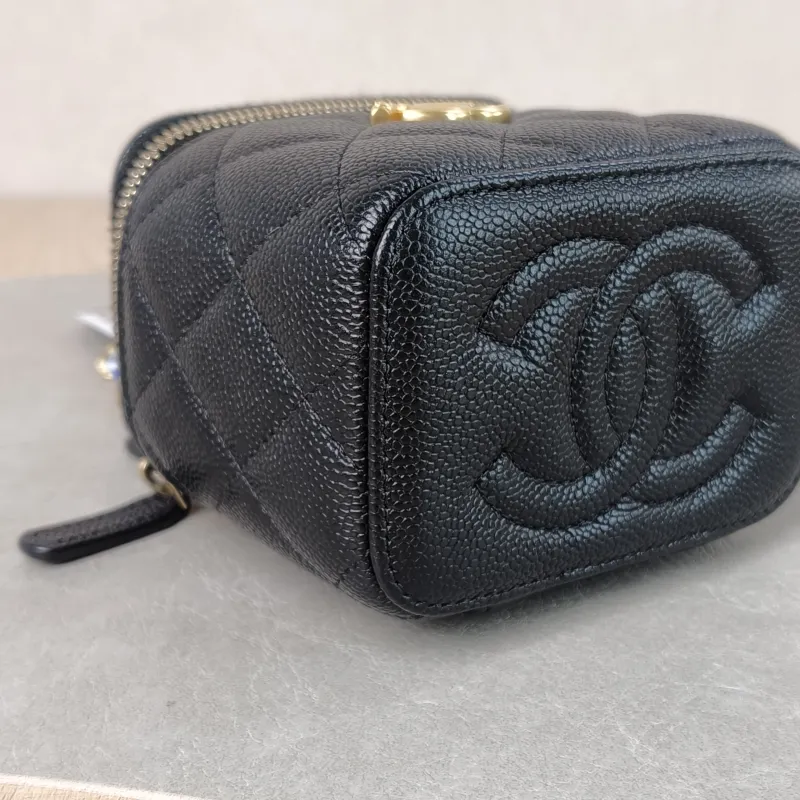 Chanel Crossbody Bag Edition Black Grained Calfskin nano 10 × 7 × 9 cm — detail view 4 of 11