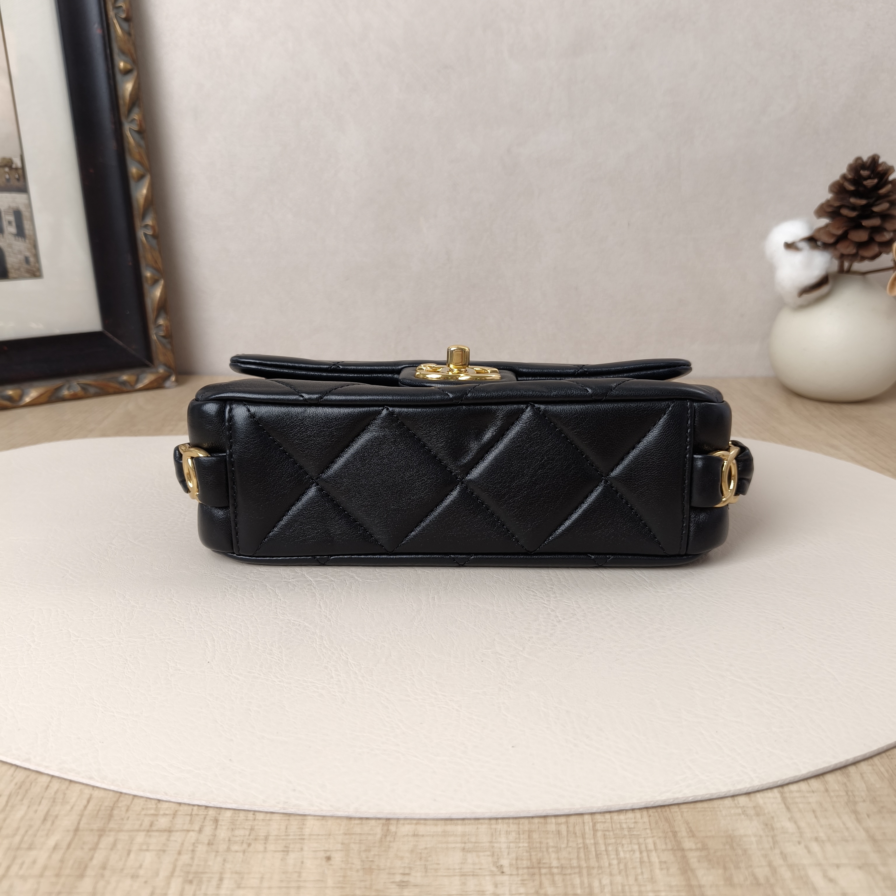 Chanel Crossbody Bagcf Collection Crossbody Bag Black with Gold-Tone Hardware Lambskin One Size20 × 6 × 12 cm — cover view 5 of 10