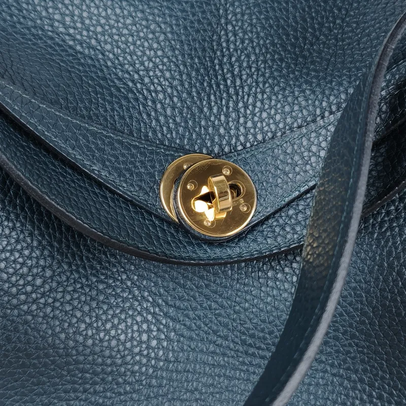 Hermès Crossbody Bag Lindy 266O Taurillon Clemence TC Calfskin Small26 × 12 × 18 cm — detail view 4 of 11