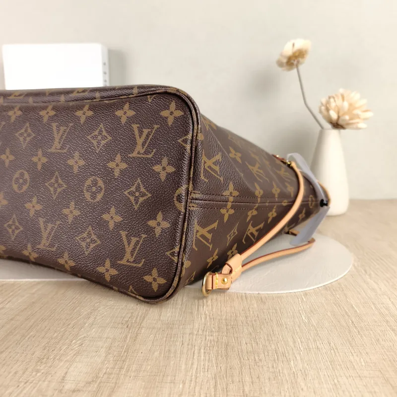 Louis Vuitton Shoulder Bag Monogram PVC Medium 31 × 14 × 28 cm — detail view 8 of 11