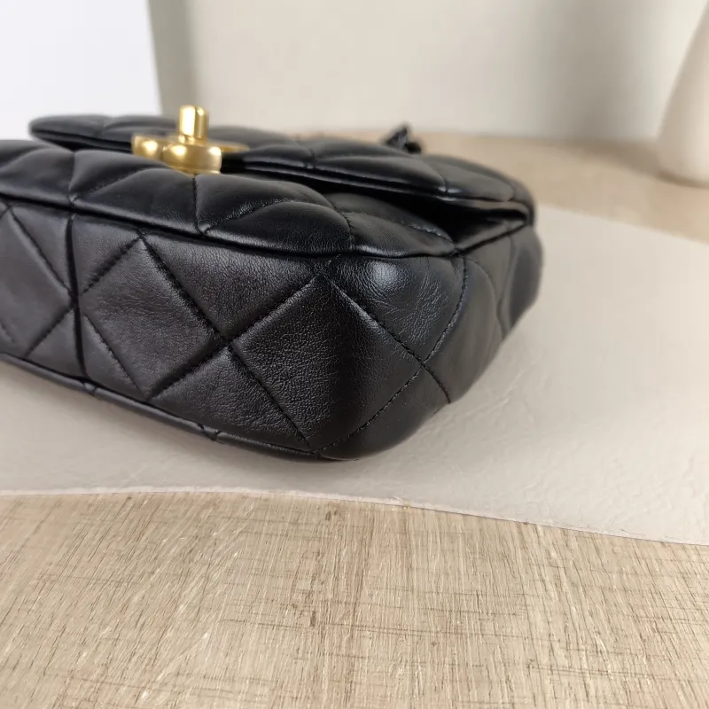 Chanel Crossbody Bag Crossbody Bag Black with Gold-Tone Hardware Lambskin One Size 18 × 5 × 15 cm — detail view 5 of 12