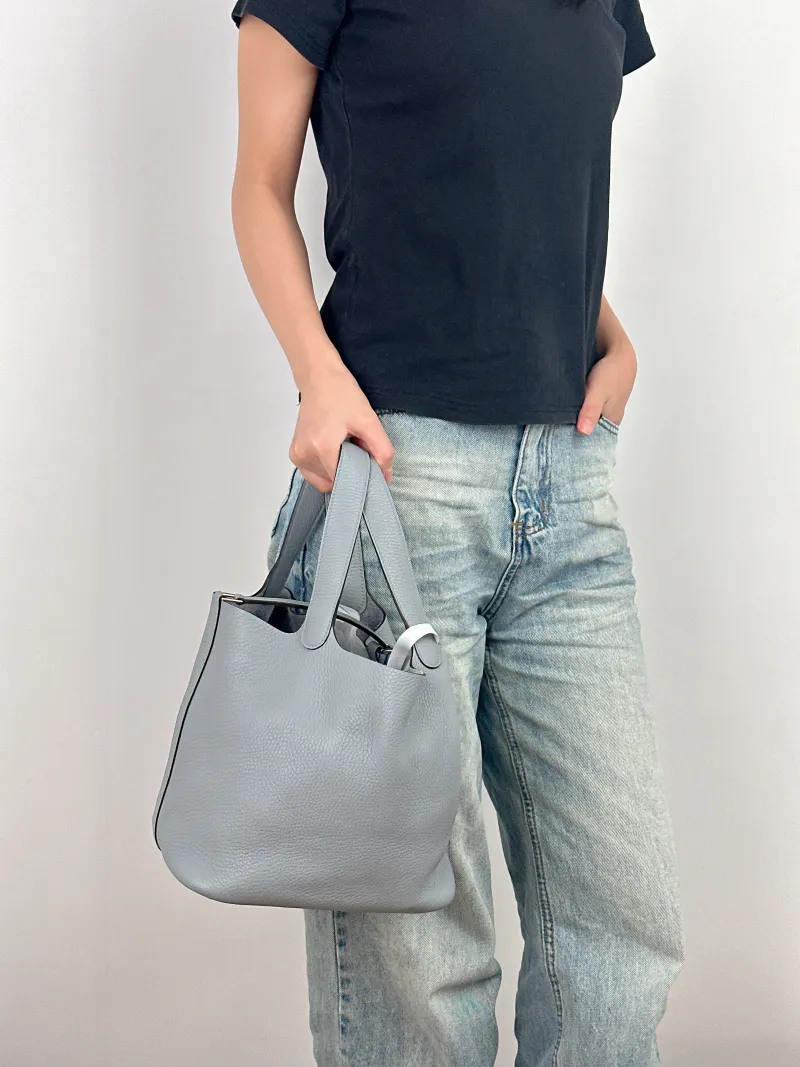 Hermès Top Handle Bag Picotin Lock 22 22 Taurillon Clemence TC Calfskin Medium 22 × 17 × 21 cm W — on-model view 1 of 2